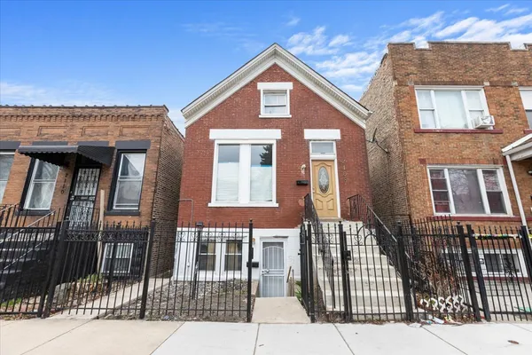 $2,100 | 2108 South Homan Avenue, Unit 2, Chicago, IL 60623