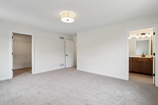 $577,900 | N174W20616 Laurel Springs Circle, Jackson, WI 53037