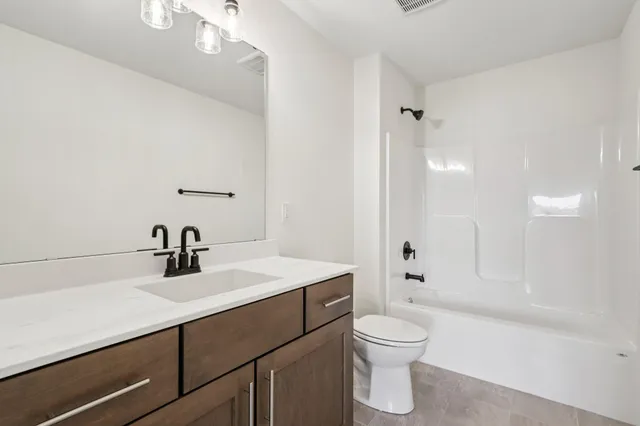 $577,900 | N174W20616 Laurel Springs Circle, Jackson, WI 53037