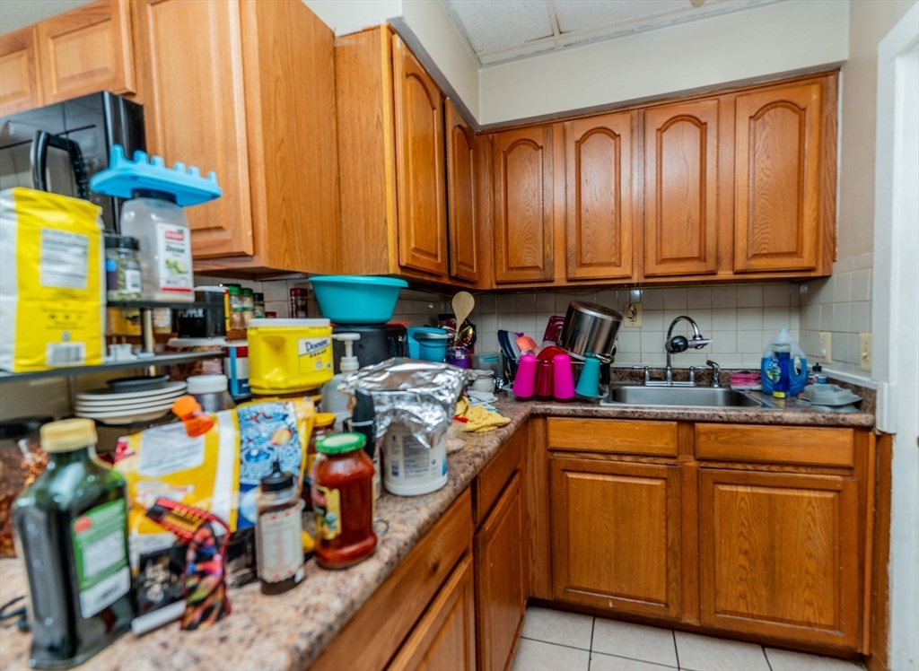 136 Lonsdale Street Fall River, MA 02721 - Photo 16 of 29 Gallery Image 16