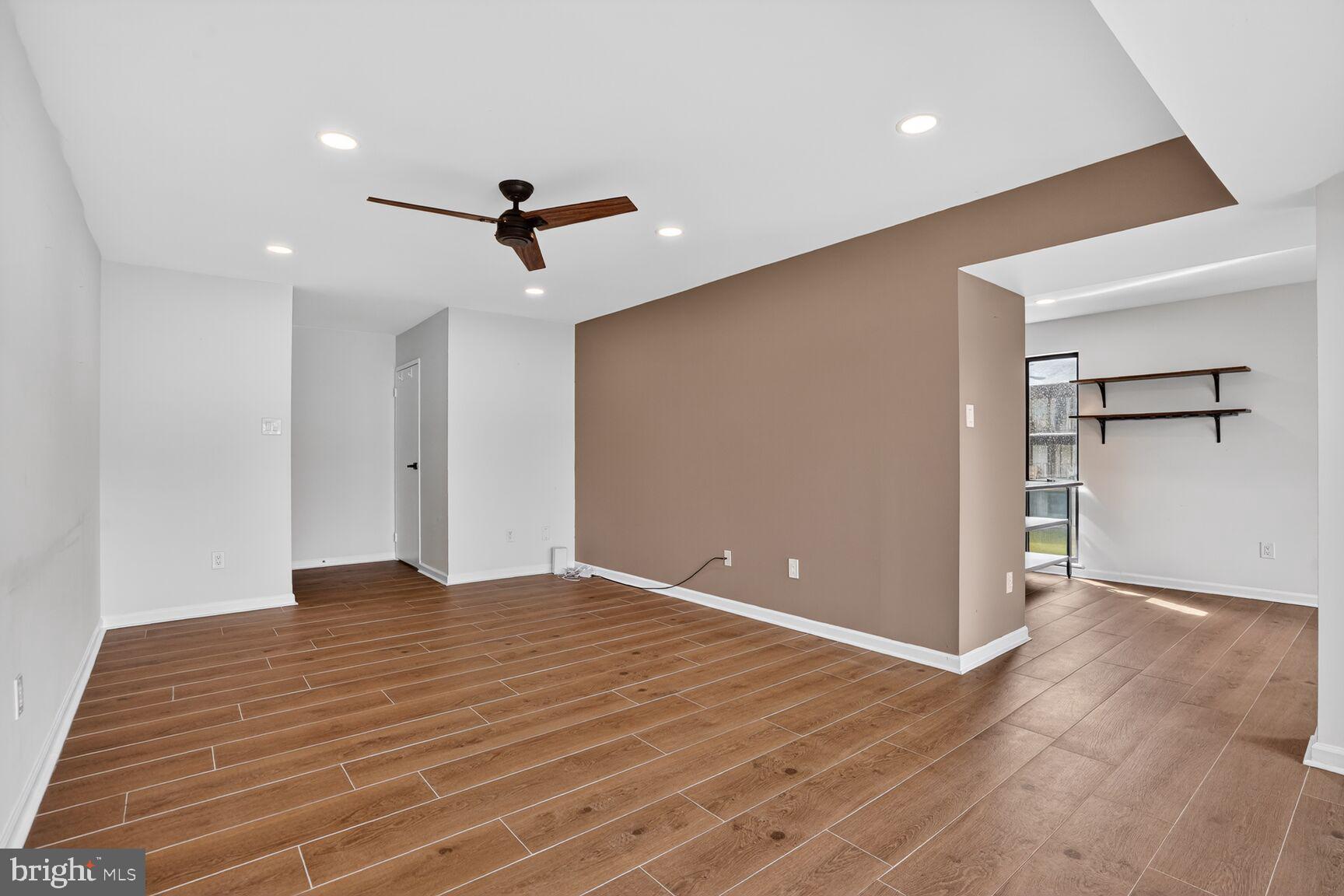 2018 Colts Neck Road, Unit 10/11B Reston, VA 20191 - Photo 13 of 33 Living Room Picture #2