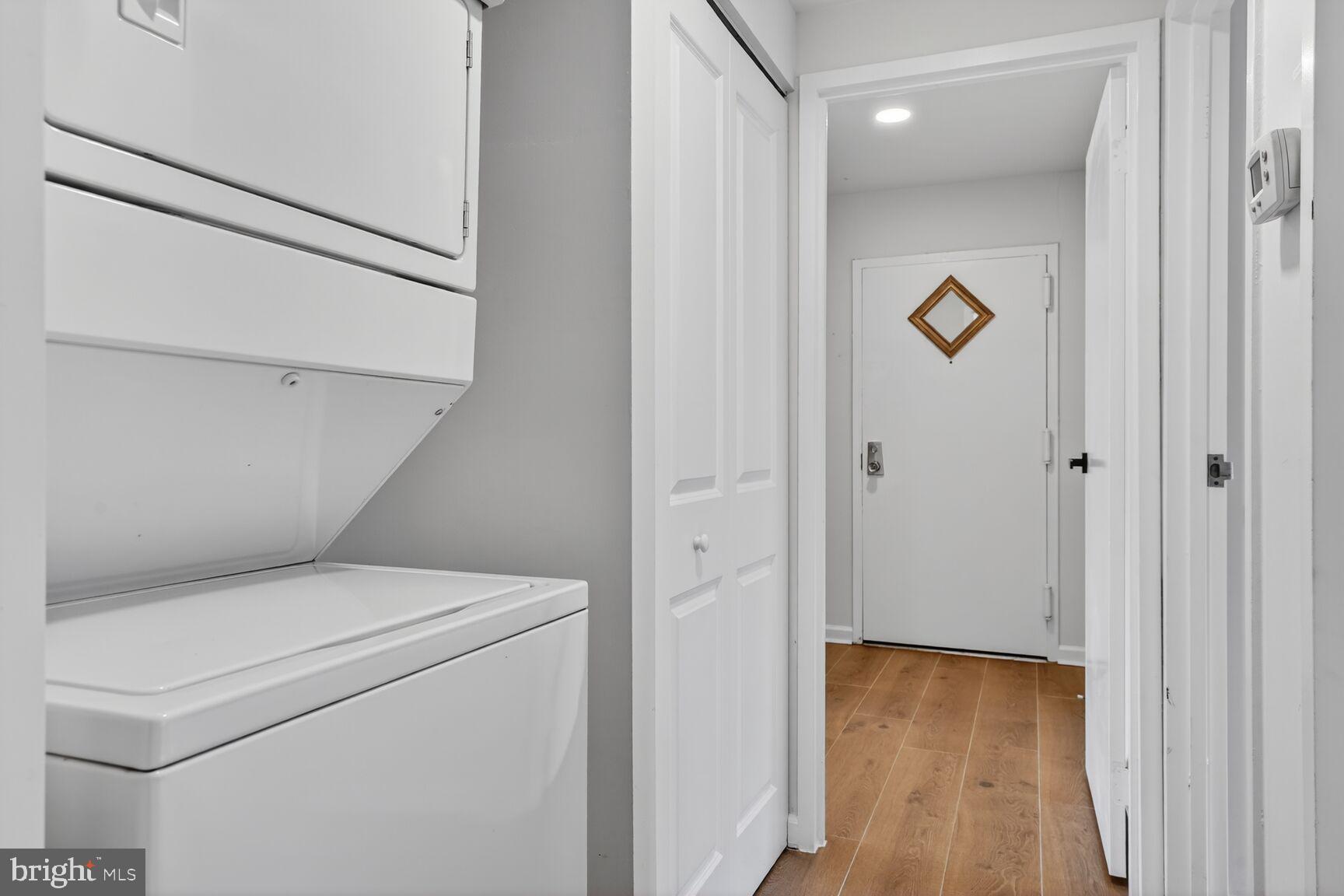 2018 Colts Neck Road, Unit 10/11B Reston, VA 20191 - Photo 20 of 32 Hallway