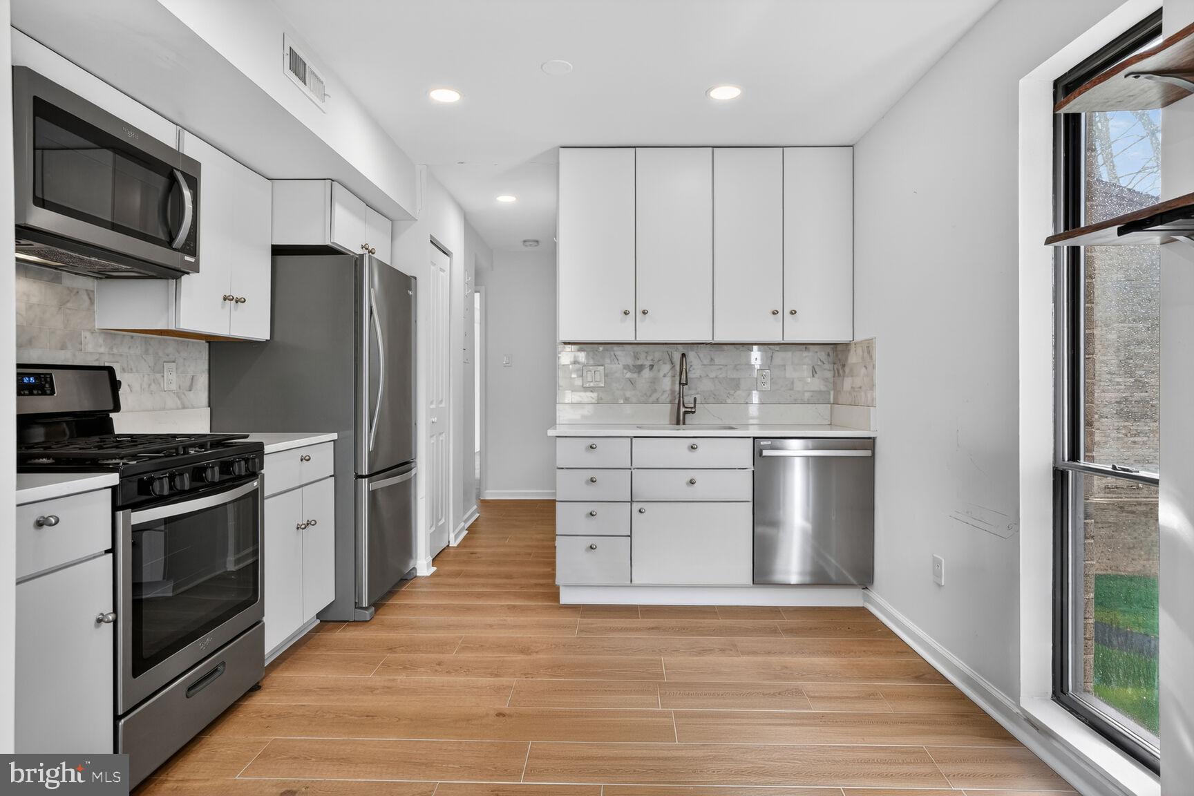 2018 Colts Neck Road, Unit 10/11B Reston, VA 20191 - Photo 7 of 32 Updated Kitchen