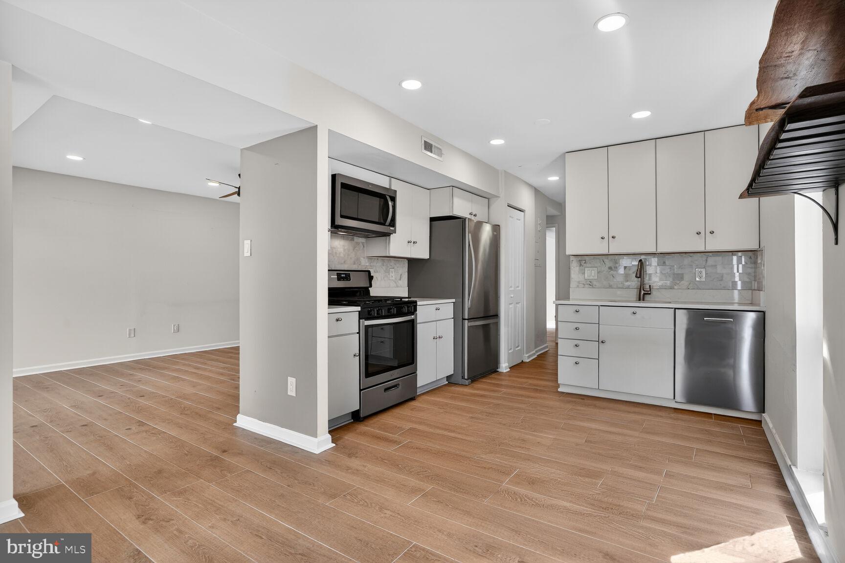 2018 Colts Neck Road, Unit 10/11B Reston, VA 20191 - Photo 10 of 32 Spacious and open Kitchen