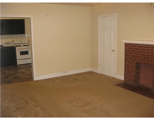 353 Bailies Run Road Creighton, PA 15030 - Photo 4 of 12 Living Room.