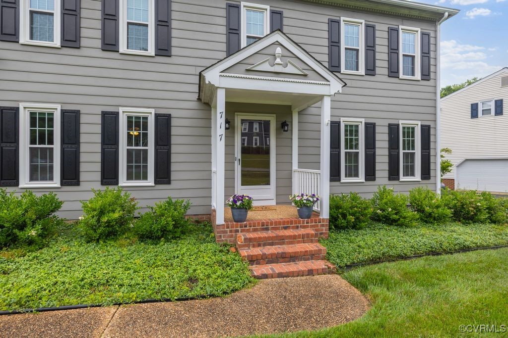 717 Shadowhill Court Midlothian, VA 23114 - Photo 4 of 44 a front view of a house with garden