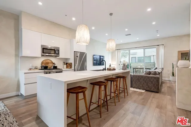 $5,000 | 957 Figueroa Terrace, Unit 321, Los Angeles, CA 90012