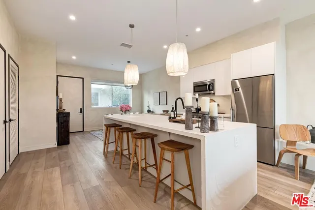 $5,000 | 957 Figueroa Terrace, Unit 321, Los Angeles, CA 90012