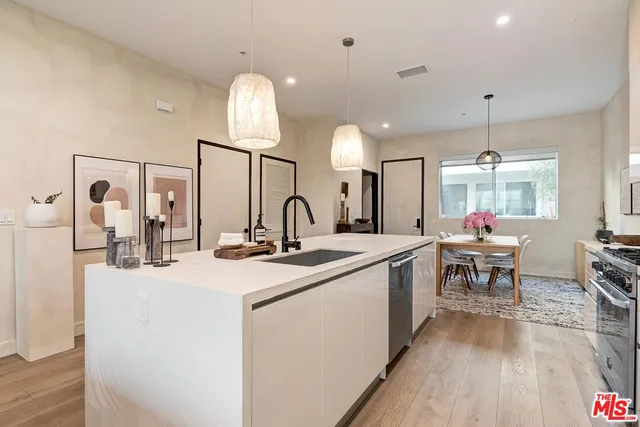 $5,000 | 957 Figueroa Terrace, Unit 321, Los Angeles, CA 90012