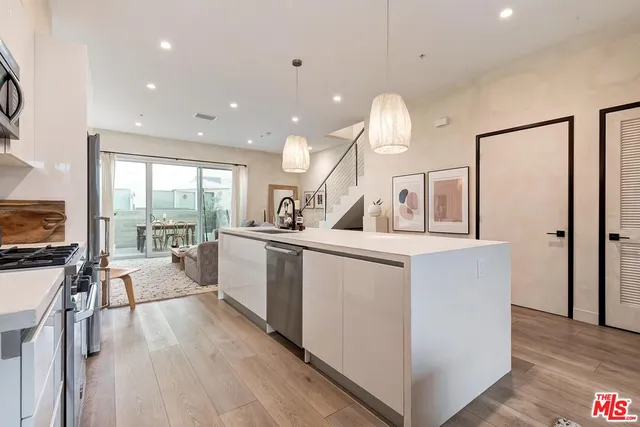 $5,000 | 957 Figueroa Terrace, Unit 321, Los Angeles, CA 90012