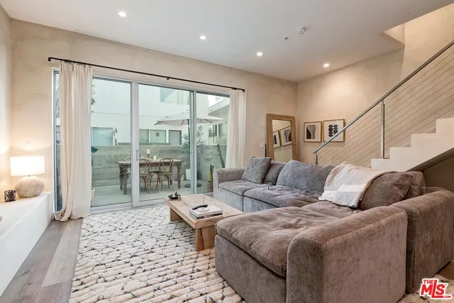 $5,000 | 957 Figueroa Terrace, Unit 321, Los Angeles, CA 90012