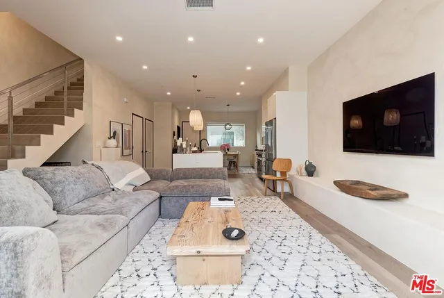 $5,000 | 957 Figueroa Terrace, Unit 321, Los Angeles, CA 90012