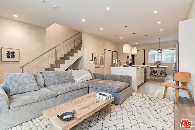 $5,000 | 957 Figueroa Terrace, Unit 321, Los Angeles, CA 90012