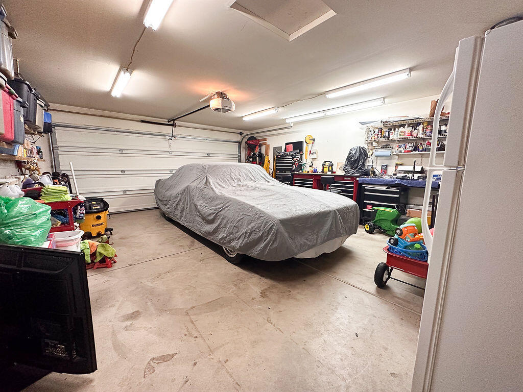 1932 Southwest 35th Place Redmond, OR 97756 - Photo 16 of 19 Garage