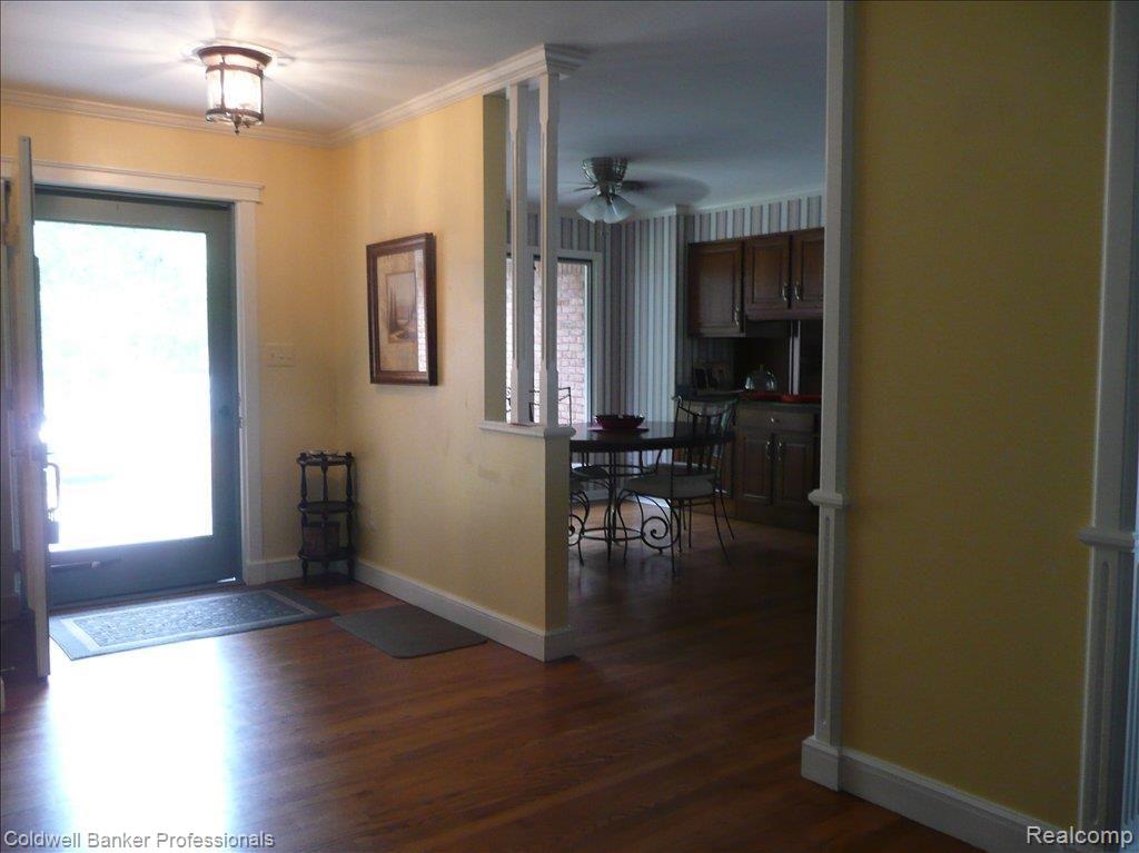 8225 Woodview Road Clarkston, MI 48348 - Photo 13 of 24 wide open entry