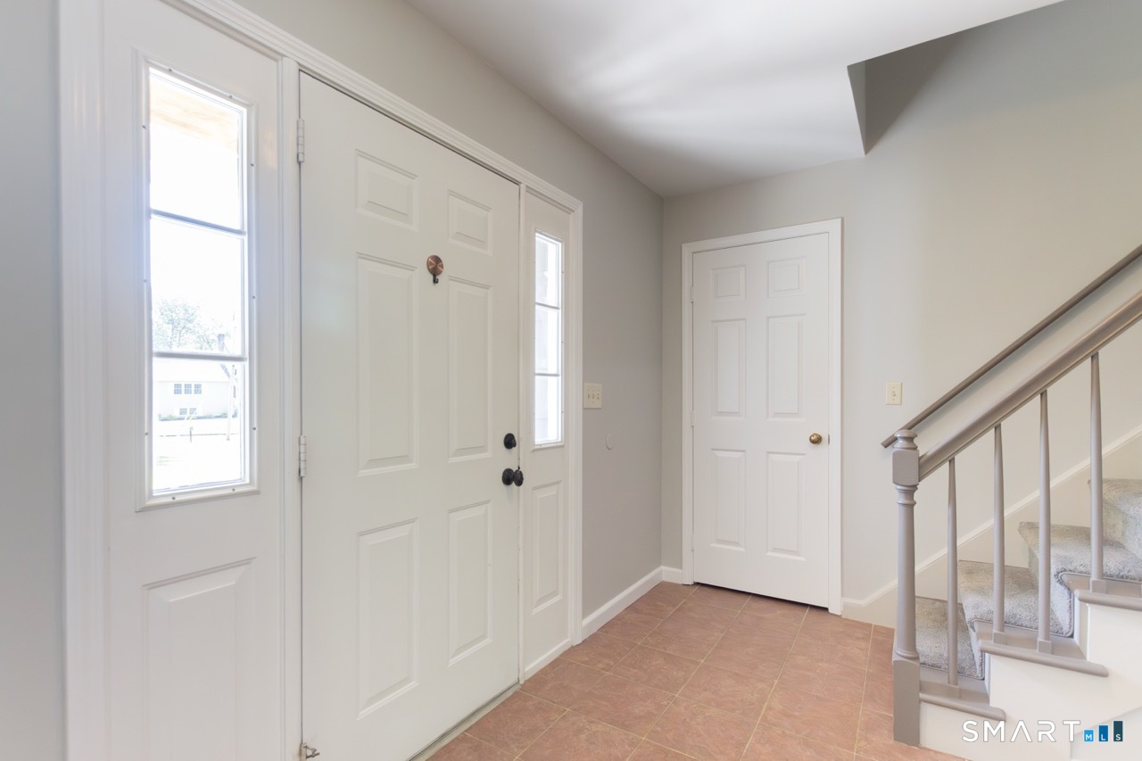 37 Vintage Road Trumbull, CT 06611 - Photo 3 of 39