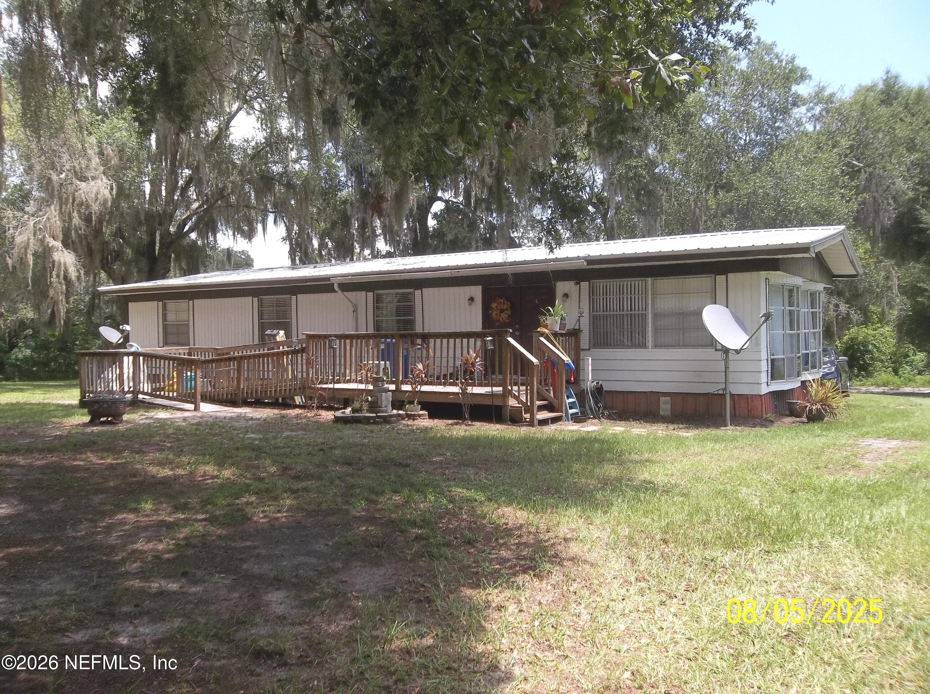 131 Pomona Landing Road Pomona Park, FL 32112 - Photo 7 of 19 a view of a backyard with table and chairs