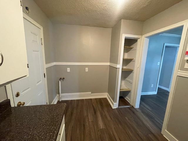 770 Waring Road Memphis, TN 38122 - Photo 11 of 12 a view of a livingroom with wooden floor