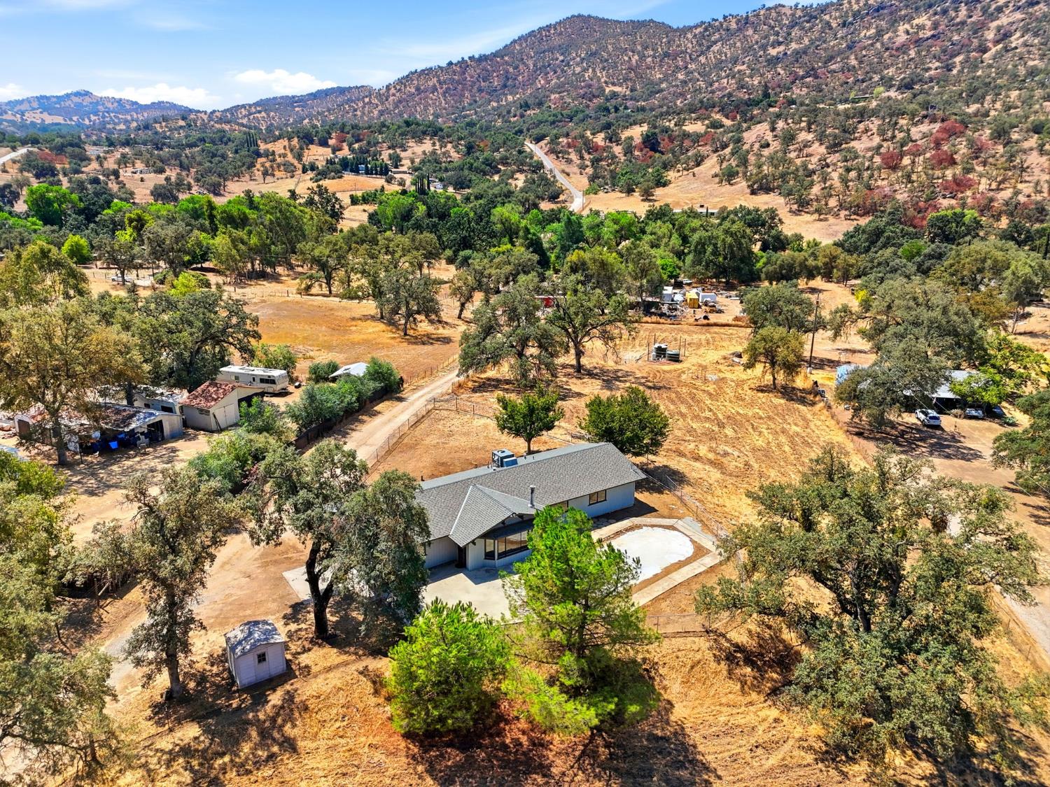 37307 Mistletoe Road Yokuts Valley, CA 93675 - Photo 11 of 47 Gallery Image 11