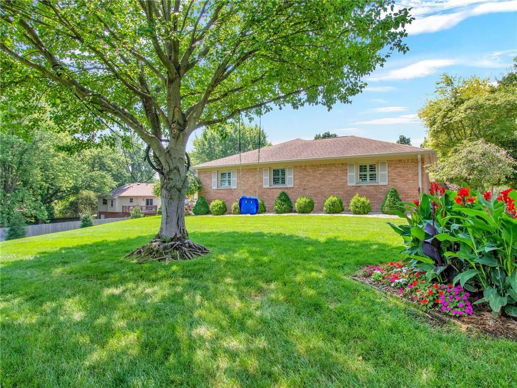 409 Leaning Tree Road Greenwood, IN 46142 - Photo 5 of 54 Gallery Image 5