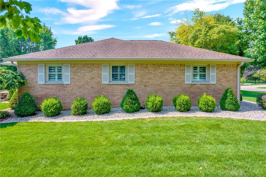 409 Leaning Tree Road Greenwood, IN 46142 - Photo 6 of 54 Gallery Image 6