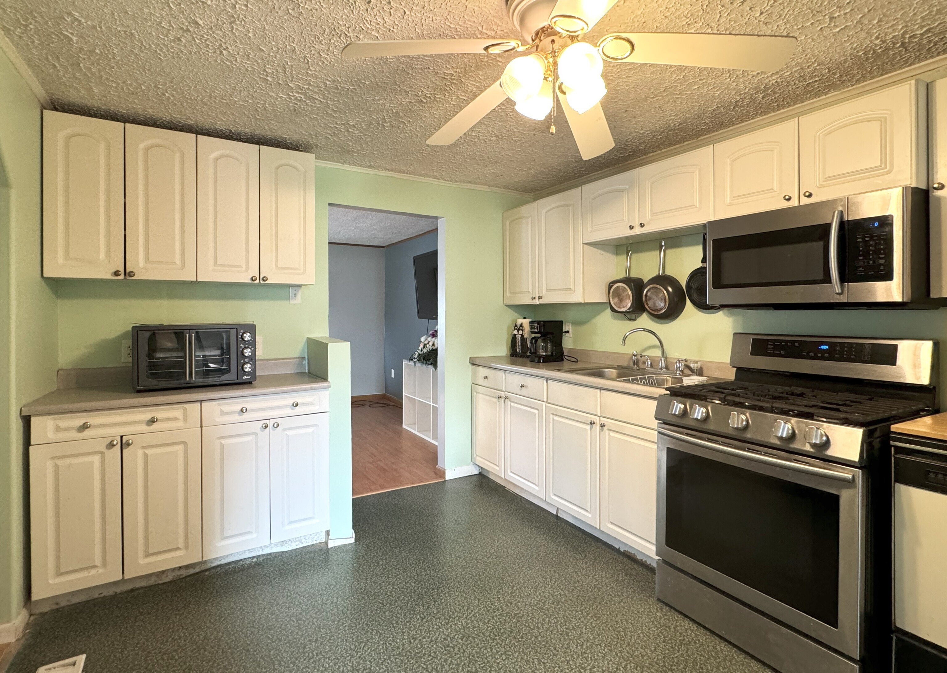 3113 South Holt Road Indianapolis, IN 46221 - Photo 9 of 25 Gallery Image 9