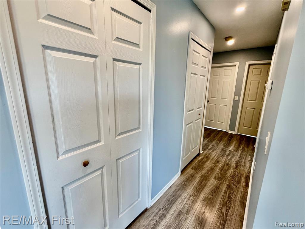 2830 Hessel Avenue Rochester Hills, MI 48307 - Photo 18 of 27