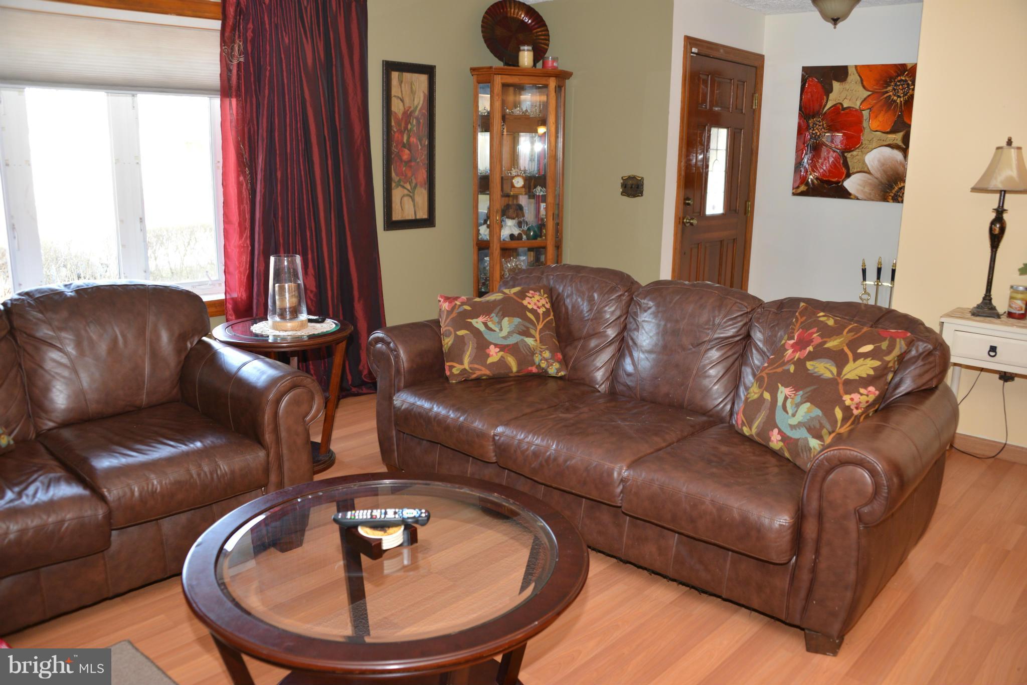3331 Old Annapolis Road Laurel, MD 20724 - Photo 3 of 28 Living Room
