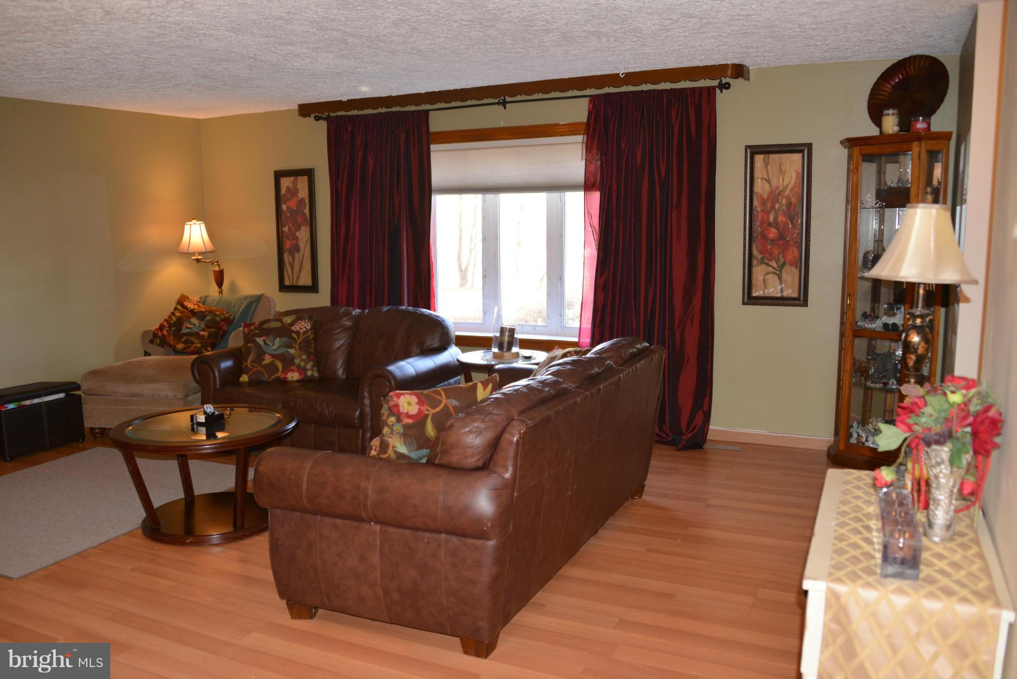 3331 Old Annapolis Road Laurel, MD 20724 - Photo 4 of 28 Living Room