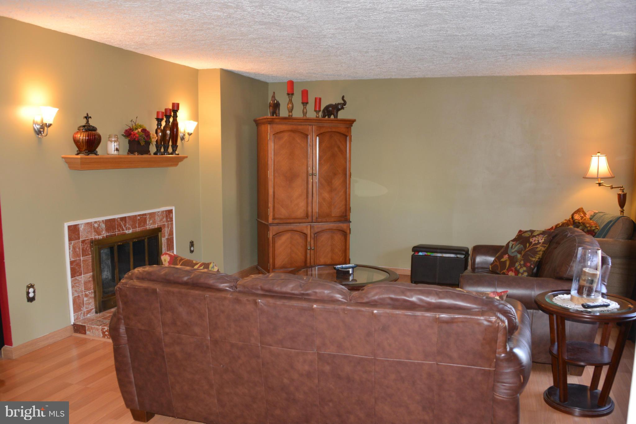 3331 Old Annapolis Road Laurel, MD 20724 - Photo 5 of 28 Living Room