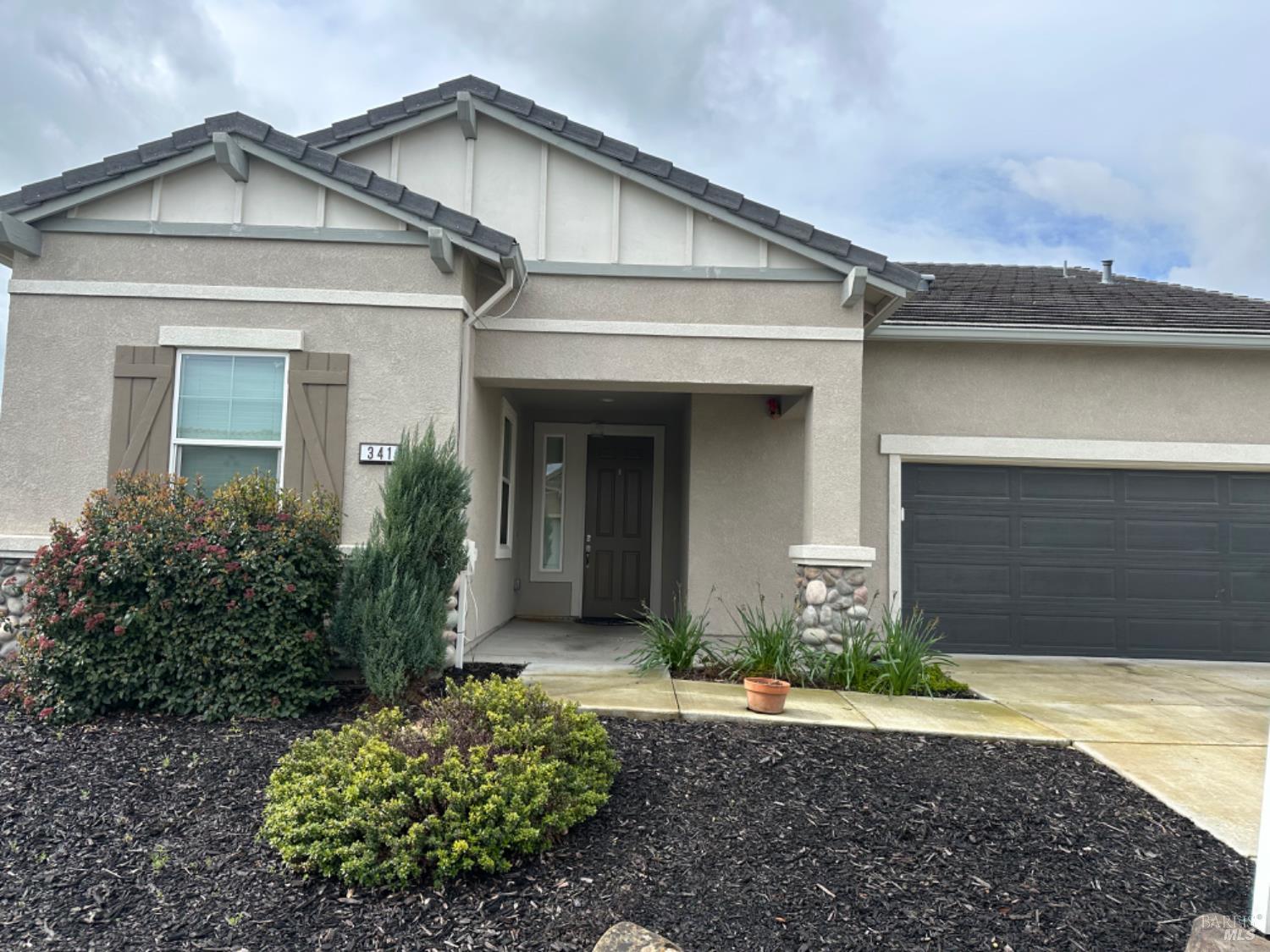 341 Kestrel Way Rio Vista, CA 94571 - Photo 1 of 1 a front view of a house with garden