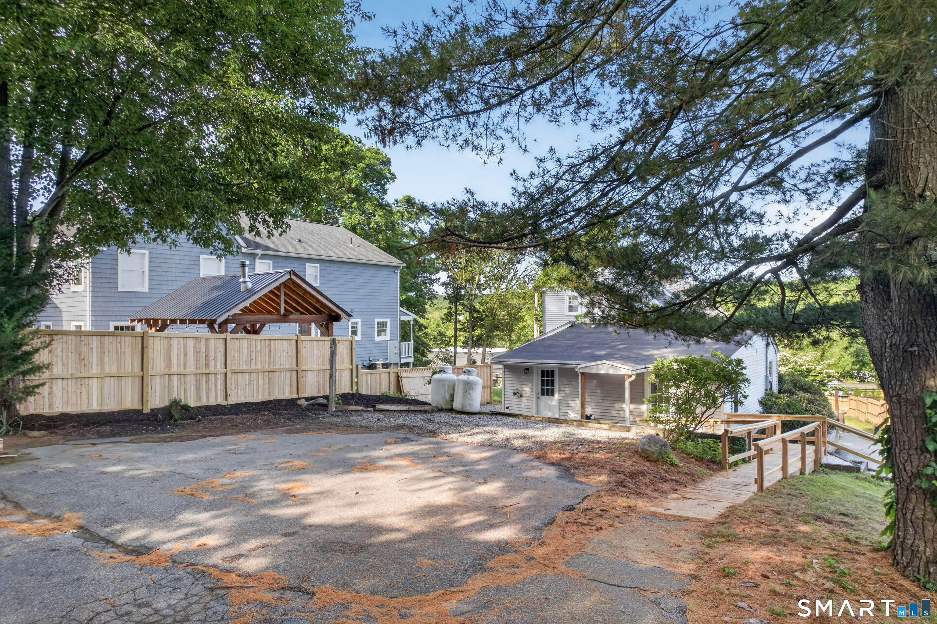 205 Flanders Road East Lyme, CT 06357 - Photo 6 of 39