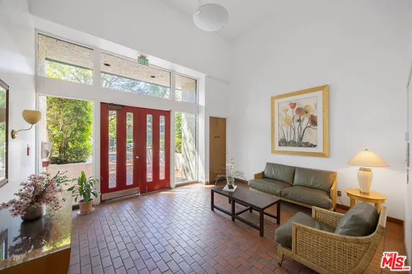 $518,000 | 4295 VÃa Arbolada, Unit 312, Los Angeles, CA 90042
