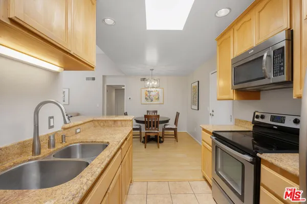 $518,000 | 4295 VÃa Arbolada, Unit 312, Los Angeles, CA 90042