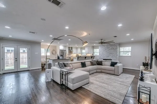$3,800 | 331 West 30th Street, Houston, TX 77018