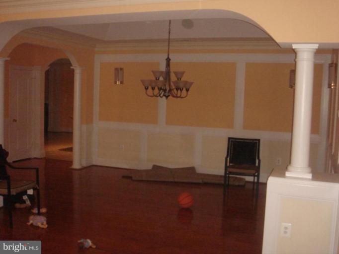 6000 Hanover Avenue Springfield, VA 22150 - Photo 6 of 13 Living Room