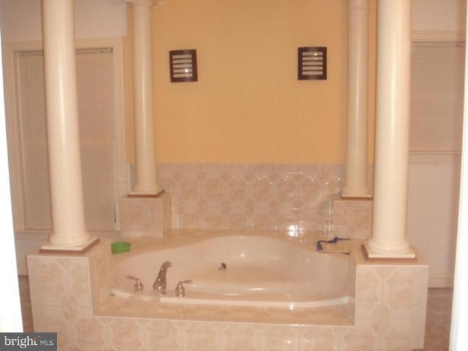 6000 Hanover Avenue Springfield, VA 22150 - Photo 10 of 13 Master Bath