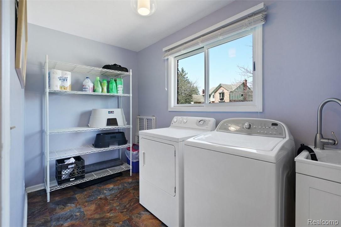 1710 Rapids Way Rochester, MI 48309 - Photo 18 of 42 18 - Laundry.jpg