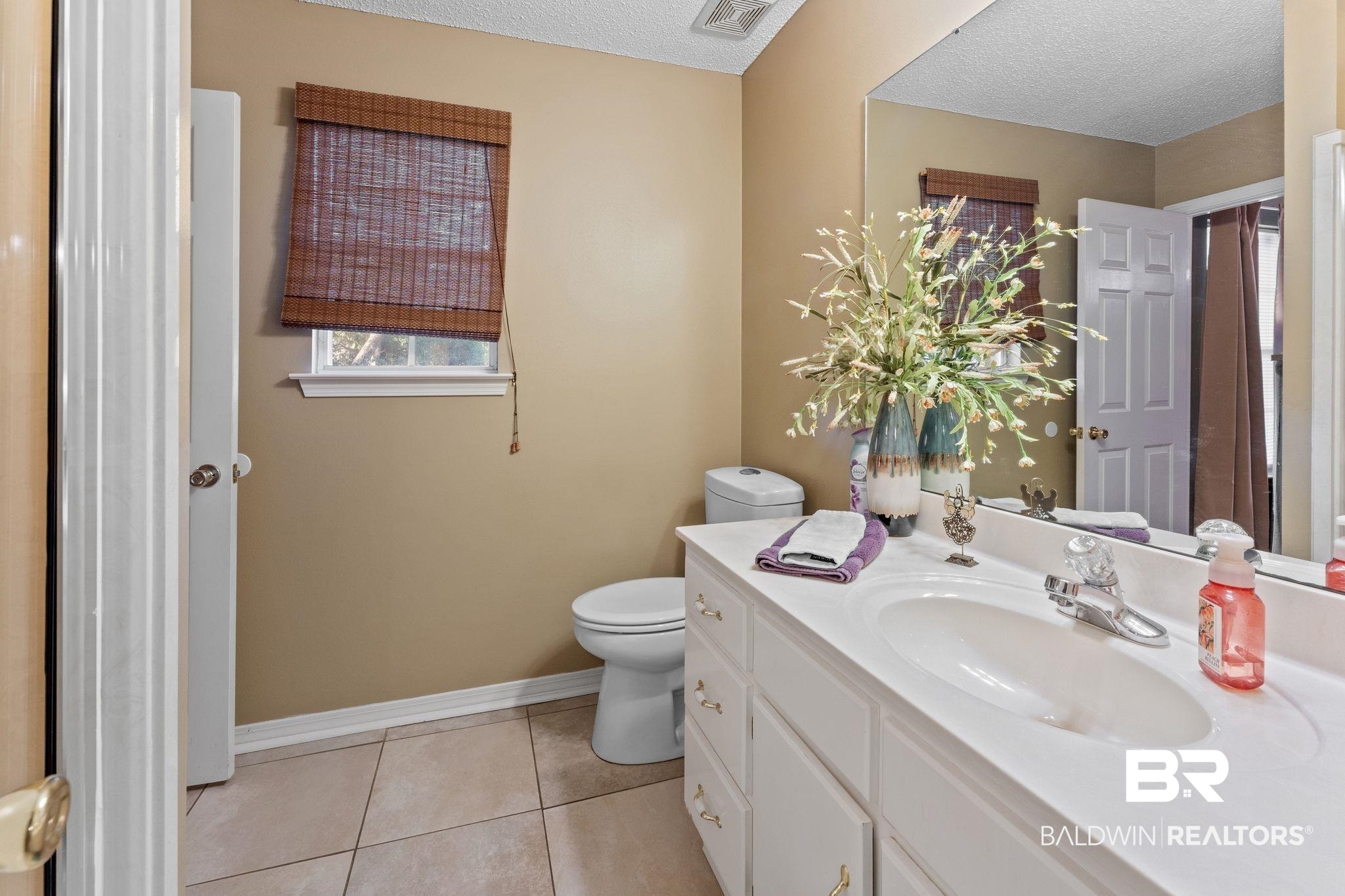 340 Portside Court East Mobile, AL 36695 - Photo 21 of 33 Guest Bath