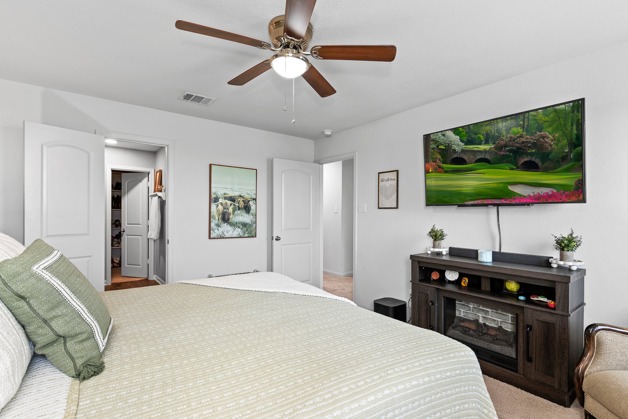 100 Wincliff Cove, Unit 13D Jarrell, TX 76537 - Photo 20 of 40 a bedroom with a bed and a flat screen tv