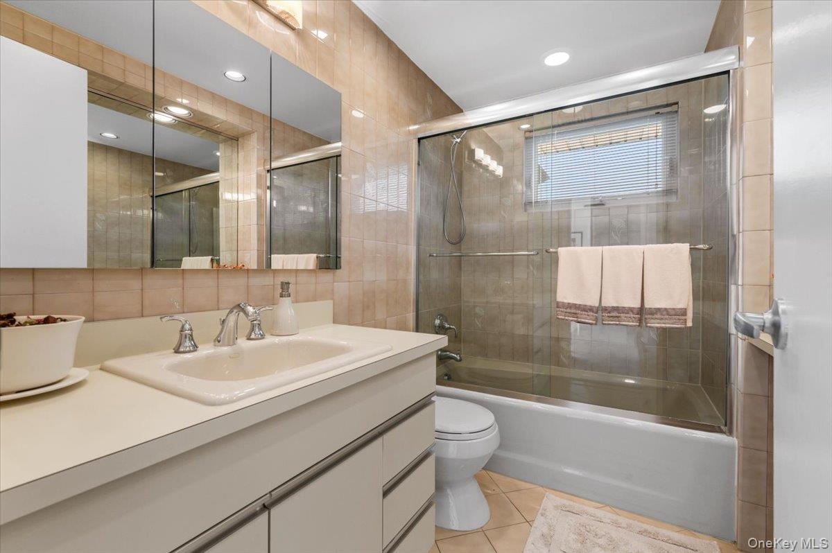24 Mesa Road Syosset, NY 11791 - Photo 25 of 45