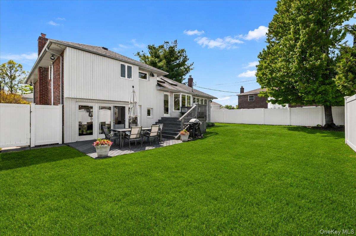 24 Mesa Road Syosset, NY 11791 - Photo 40 of 45