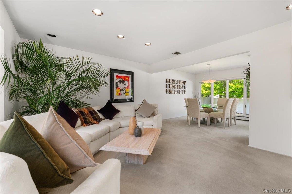24 Mesa Road Syosset, NY 11791 - Photo 4 of 45