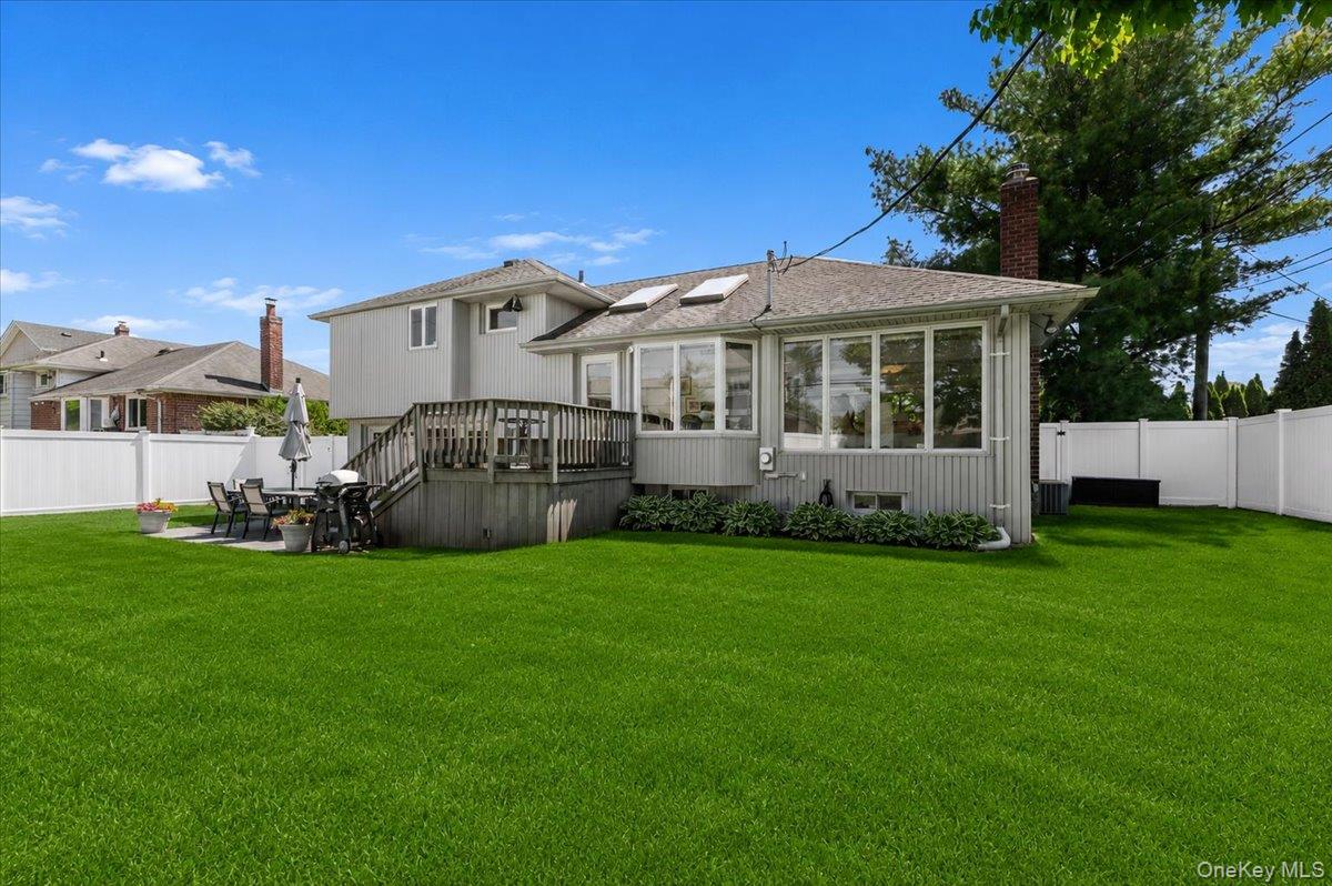 24 Mesa Road Syosset, NY 11791 - Photo 41 of 45