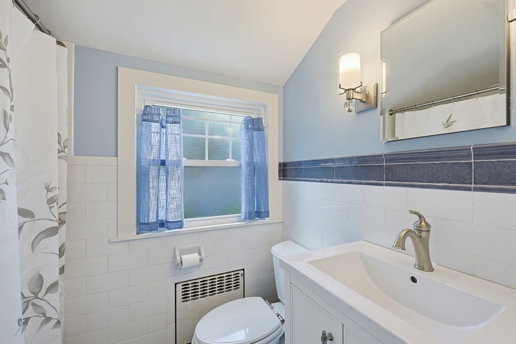 11 Hatfield Road Newton, MA 02465 - Photo 27 of 37