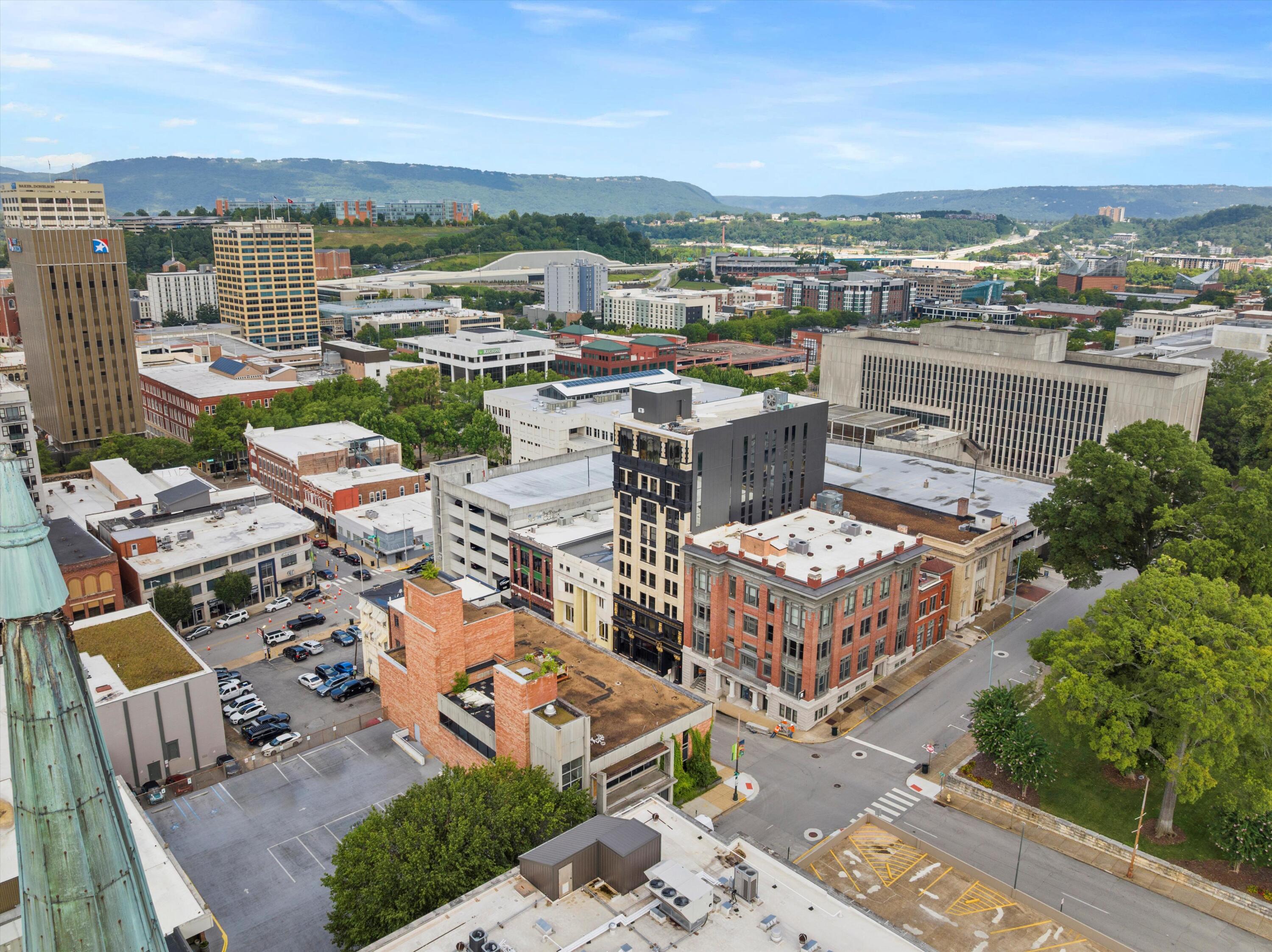 117 East 7th Street, Unit 802A Chattanooga, TN 37402 - Photo 14 of 37 05-DJI_20250807114816_0409_D