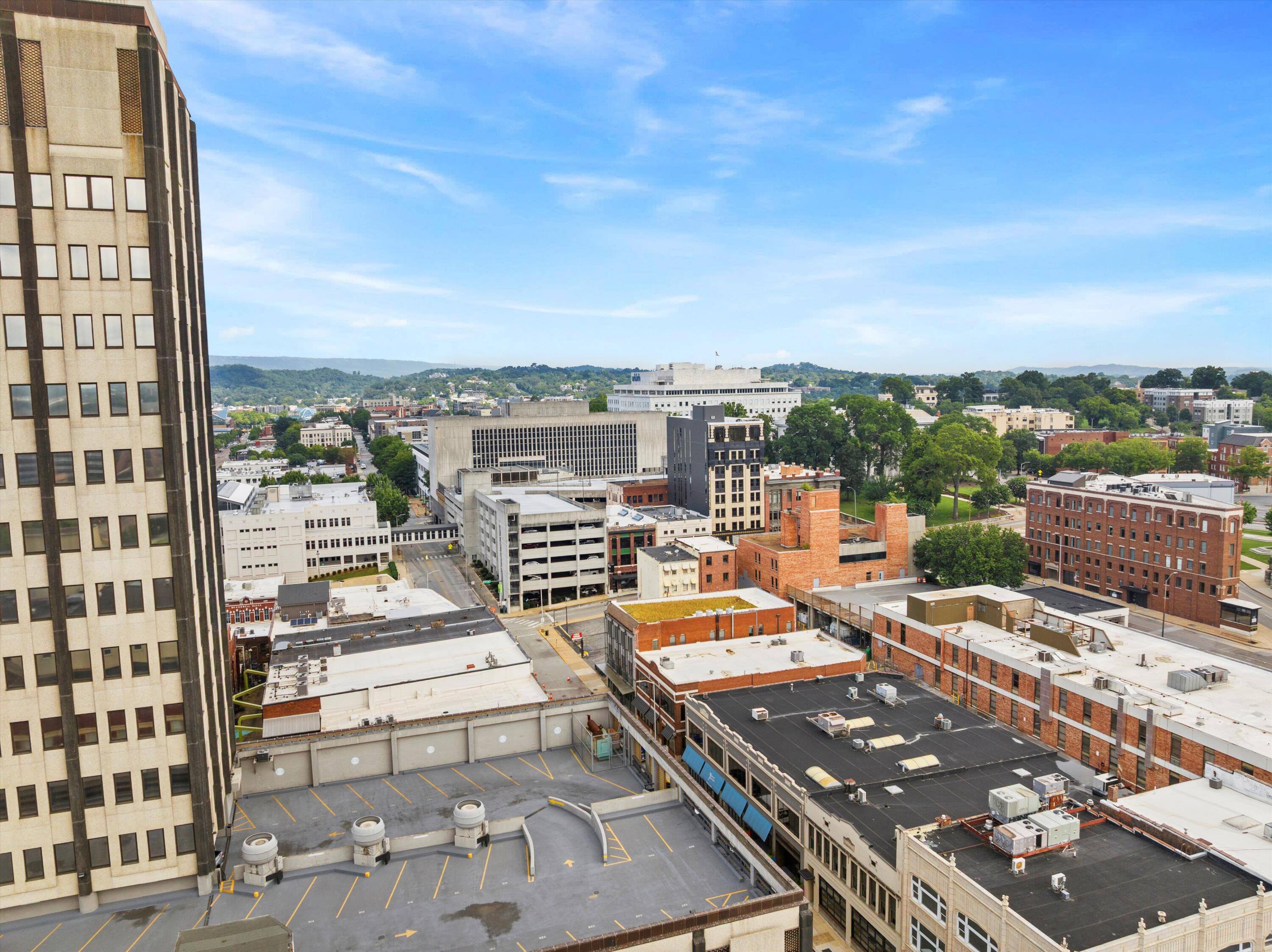 117 East 7th Street, Unit 802A Chattanooga, TN 37402 - Photo 16 of 37 09-DJI_20250807114712_0399_D