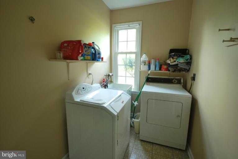 13628 Middlevale Lane Silver Spring, MD 20906 - Photo 15 of 25 a utility room with dryer and washer