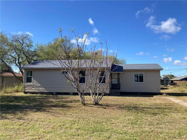 a view of a backyard of the house