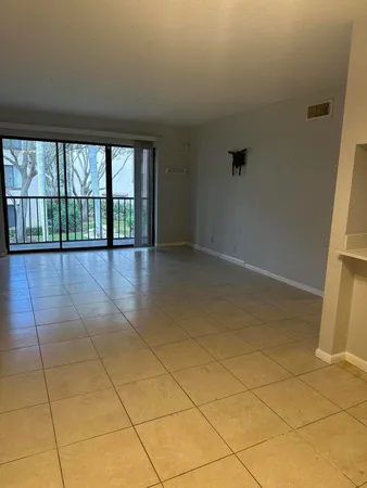 $2,200 | 208 Foxtail Drive, Unit C2, Greenacres, FL 33415